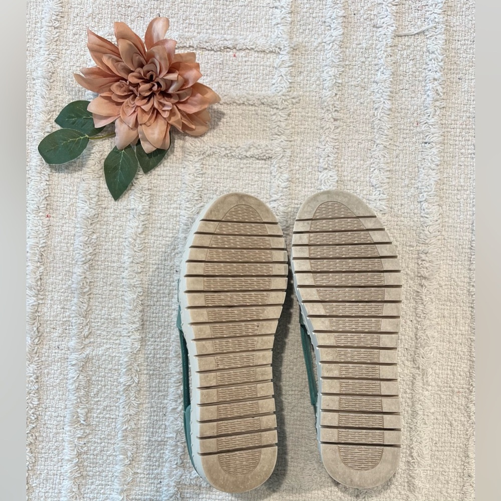 EASY STREET COMFORT WAVE Bugsy Turquoise Sandals Flats Shoes Espadrille- Size 7 - Picture 9 of 9